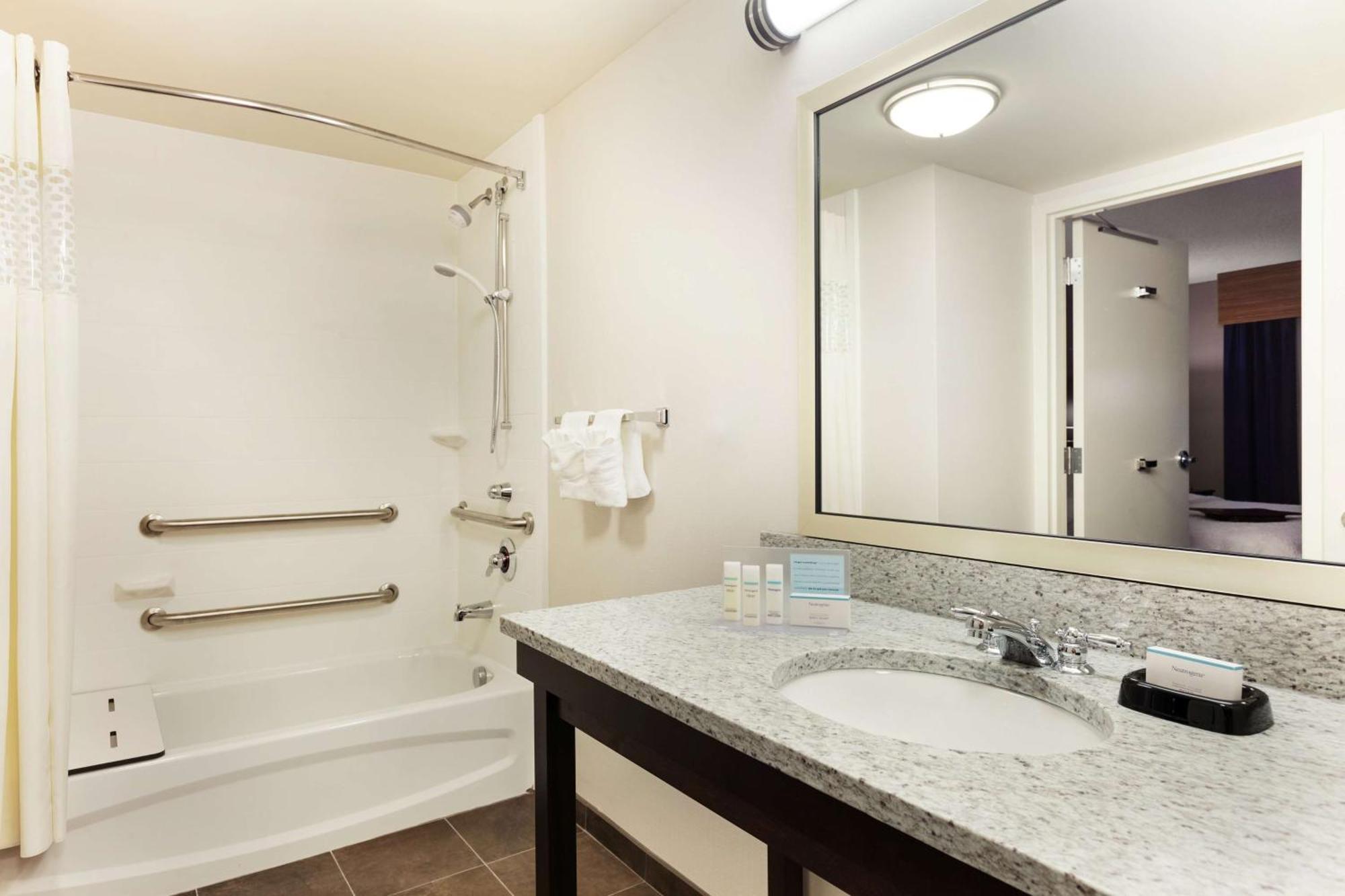 Hampton Inn And Suites Camp Springs Dış mekan fotoğraf